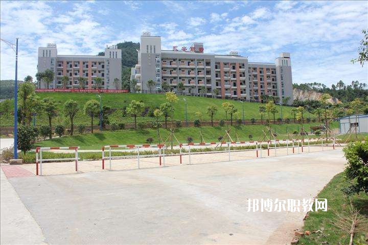 延津無線電技術(shù)學(xué)校2021年報(bào)名條件、招生要求、招生對(duì)象