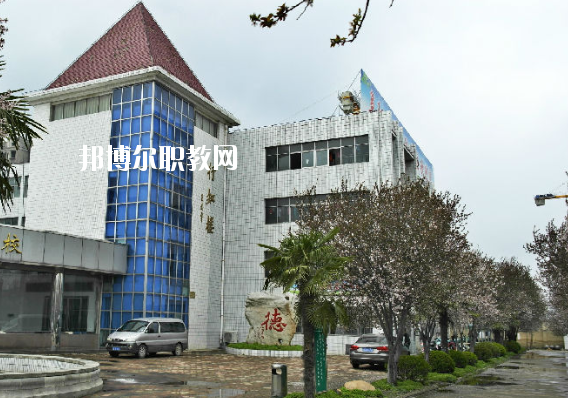 阜陽工業(yè)經(jīng)濟(jì)學(xué)校2020年報名條件、招生要求、招生對象