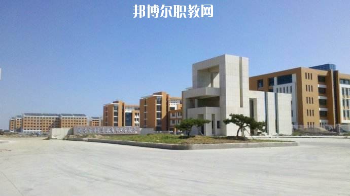 確山縣職業(yè)教育中心2021年報名條件、招生要求、招生對象