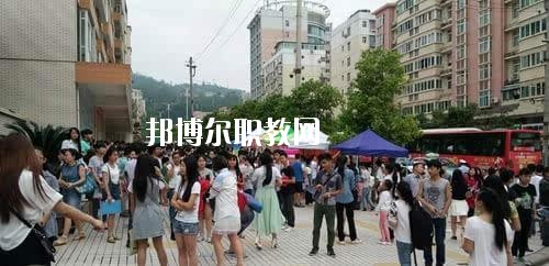 巴中市巴州區(qū)化成職業(yè)2020年報(bào)名條件、招生要求、招生對(duì)象
