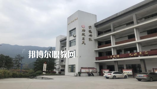 四川省巴中市職業(yè)中學2020年報名條件、招生要求、招生對象