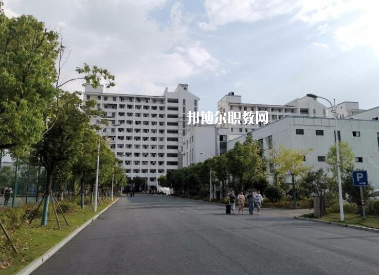 合肥經(jīng)貿(mào)旅游學(xué)校2020年報(bào)名條件、招生要求、招生對象