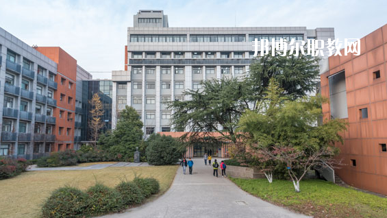 臨夏州民族學(xué)校2020年報(bào)名條件、招生要求、招生對象
