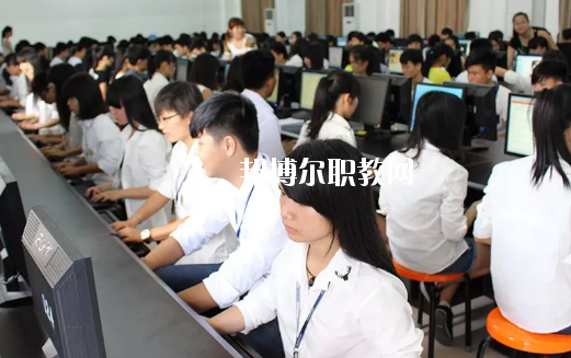 廉江興華職業(yè)技術(shù)學(xué)校2020年報(bào)名條件、招生要求、招生對(duì)象
