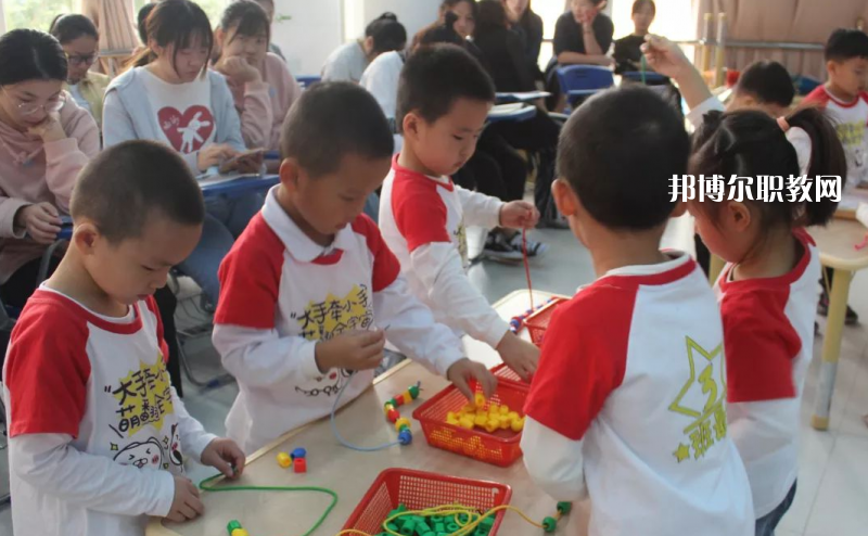 貴陽2021年中專幼師學(xué)?？梢钥即髮? width=