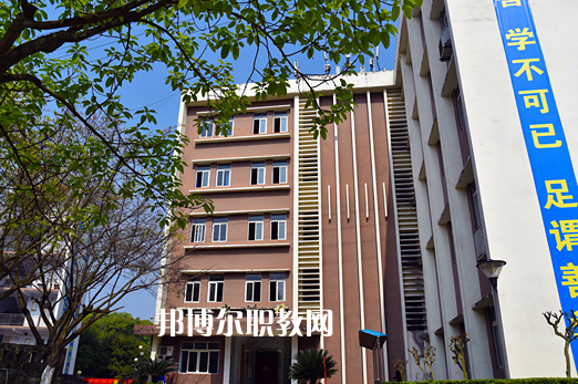 重慶春琿人文技工學校2021年招生辦聯(lián)系電話