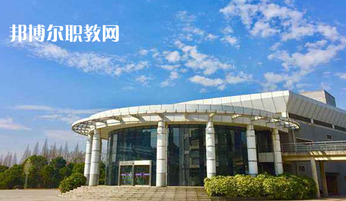定遠(yuǎn)化工學(xué)校2021年報名條件、招生要求、招生對象