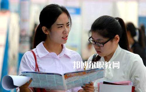成都2021年幼師學(xué)校中專升大?？际裁? width=