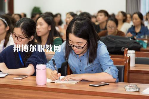 成都2021年幼師學(xué)?？梢詫W(xué)什么