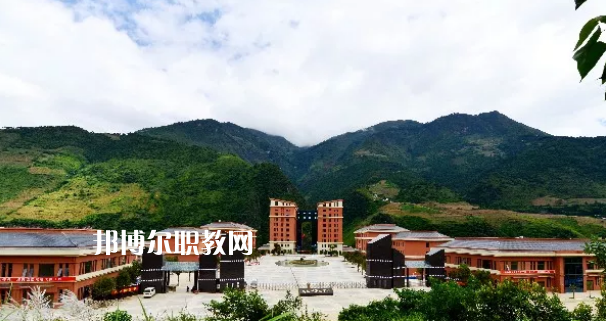迪慶州民族中等專業(yè)學(xué)校2021年報(bào)名條件、招生要求、招生對(duì)象