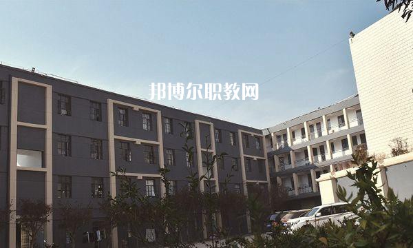云南冶金高級(jí)技工學(xué)校2021年學(xué)費(fèi)。收費(fèi)多少