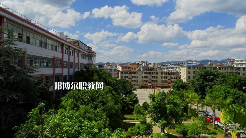 思茅衛(wèi)生學(xué)校2021年報(bào)名條件、招生要求、招生對象