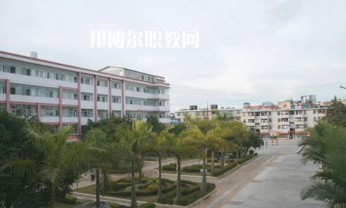 思茅衛(wèi)生學(xué)校2021學(xué)費(fèi)、收費(fèi)多少