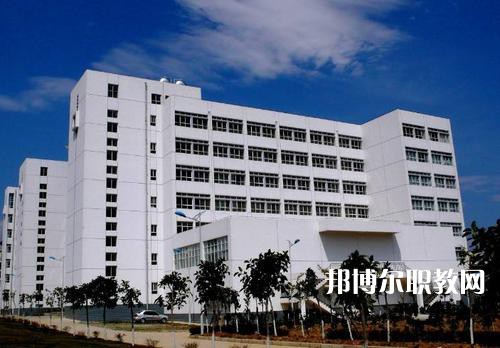 大理衛(wèi)生學(xué)校2021年報名條件、招生要求、招生對象