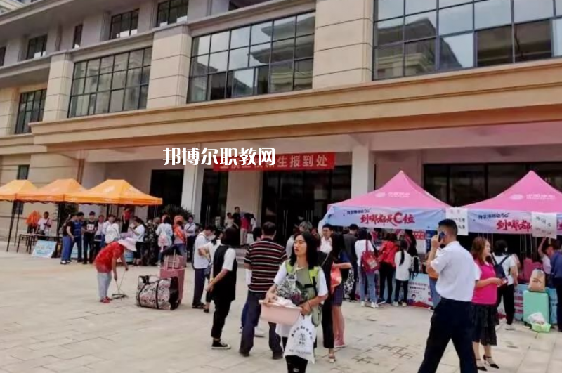 云南玉溪衛(wèi)生學校2021年報名條件、招生要求、招生對象