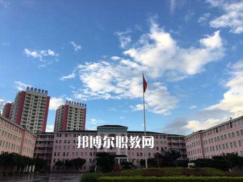 玉溪工業(yè)財(cái)貿(mào)學(xué)校2021年學(xué)費(fèi)。收費(fèi)多少
