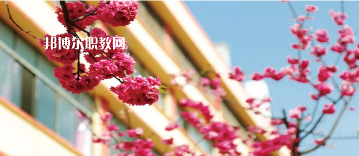 云南昆明工業(yè)學(xué)校2021年報(bào)名條件、招生要求、招生對(duì)象