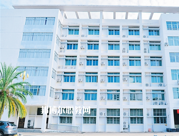 海南農(nóng)墾衛(wèi)生學校2021年學費、收費多少