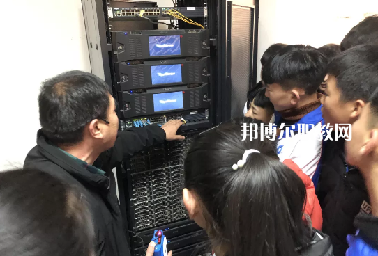 榆中縣職業(yè)教育中心2022年招生辦聯(lián)系電話(huà)