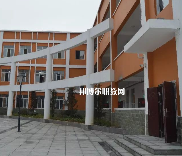 黔南州技工學(xué)校2022年報(bào)名條件、招生要求、招生對(duì)象