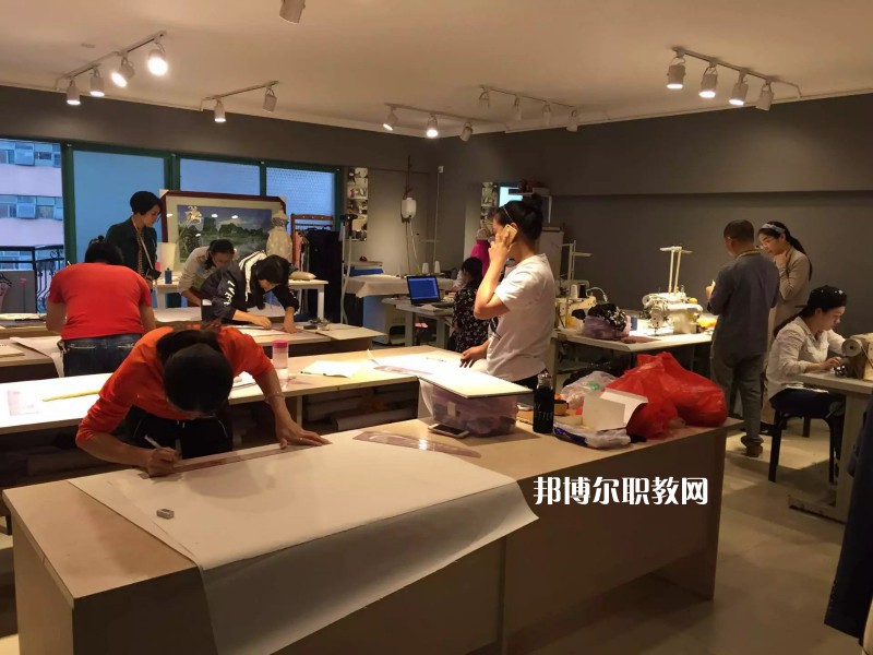 重慶紡織技工學(xué)校2022年有哪些專(zhuān)業(yè) 