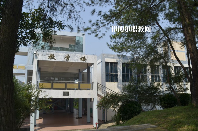 重慶第三衛(wèi)生學校2022年報名條件、招生要求、招生對象 