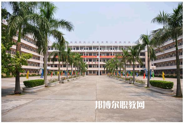 重慶益民技工學(xué)校2022年報(bào)名條件、招生要求、招生對象
