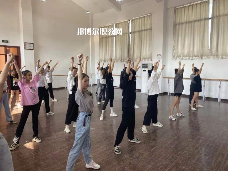 無錫文化藝術(shù)學(xué)校2022年報名條件、招生要求、招生對象