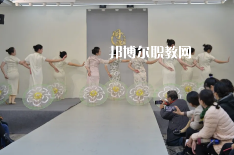 常州市工貿(mào)高級(jí)技工學(xué)校2022年招生辦聯(lián)系電話(huà)