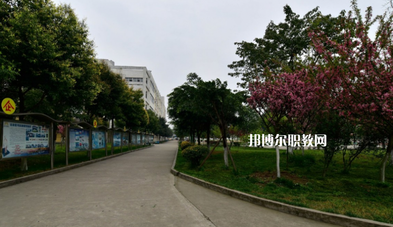 四川省廣漢市職業(yè)中專學(xué)校怎么樣、還不好