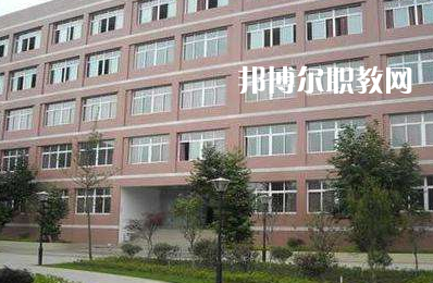 六盤水現(xiàn)代職業(yè)技術(shù)學(xué)校2022年報(bào)名條件、招生要求、招生對(duì)象