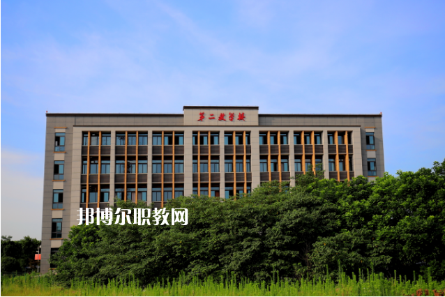 重慶工貿高級技工學校2022年報名條件、招生要求、招生對象