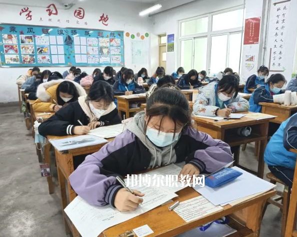 平?jīng)隼砉ぶ械葘I(yè)學(xué)校2022年報(bào)名條件、招生要求、招生對(duì)象