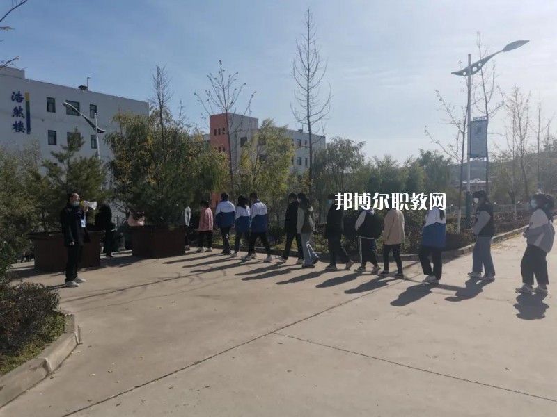 華亭職業(yè)教育中心2022年學(xué)費、收費多少