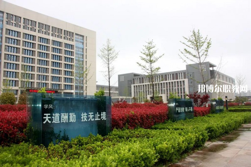 淮安高級職業(yè)技術(shù)學校2022年報名條件、招生要求、招生對象