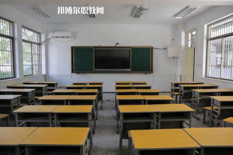鹽城市經貿高級職業(yè)學校2022年招生辦聯(lián)系電話