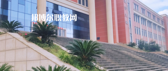 樂山市醫(yī)藥科技高級(jí)技工學(xué)校成都校區(qū)2022年報(bào)名條件、招生要求、招生對(duì)象