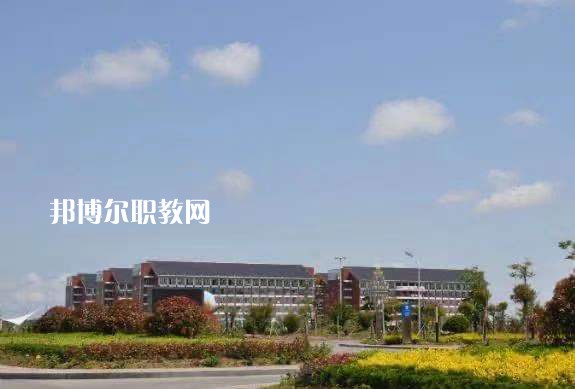 龍陵縣職業(yè)高級中學2022年報名條件、招生要求、招生對象
