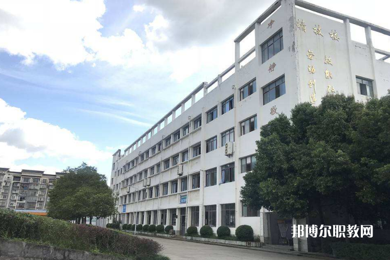遂寧應(yīng)用高級技工學(xué)校2022年招生要求，報名條件，招生對象