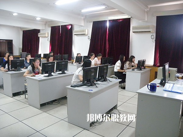 張家口科技職業(yè)學校2022年學費、收費多少