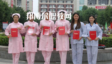 廉江市衛(wèi)生職業(yè)技術(shù)學(xué)校2022年報(bào)名條件、招生要求、招生對象