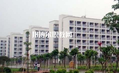 西雙版納經(jīng)濟(jì)管理職業(yè)學(xué)校2022年學(xué)費(fèi)、收費(fèi)多少