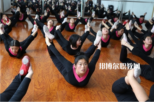 重慶榮昌職業(yè)教育中心2022年學(xué)費(fèi)、收費(fèi)多少