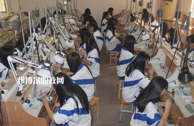 東莞實(shí)驗(yàn)技工學(xué)校2022年報(bào)名條件、招生要求、招生對象