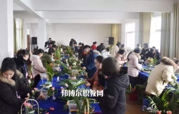 安徽省阜陽農(nóng)業(yè)學(xué)校2022年報名條件、招生要求、招生對象