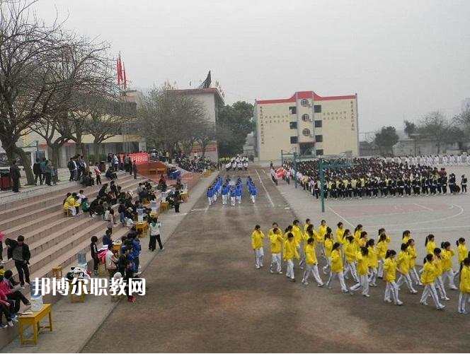 重慶萬州商貿(mào)中等專業(yè)學校2022年學費、收費多少
