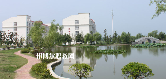 安徽合肥信息工程學(xué)校2022年招生辦聯(lián)系電話(huà)