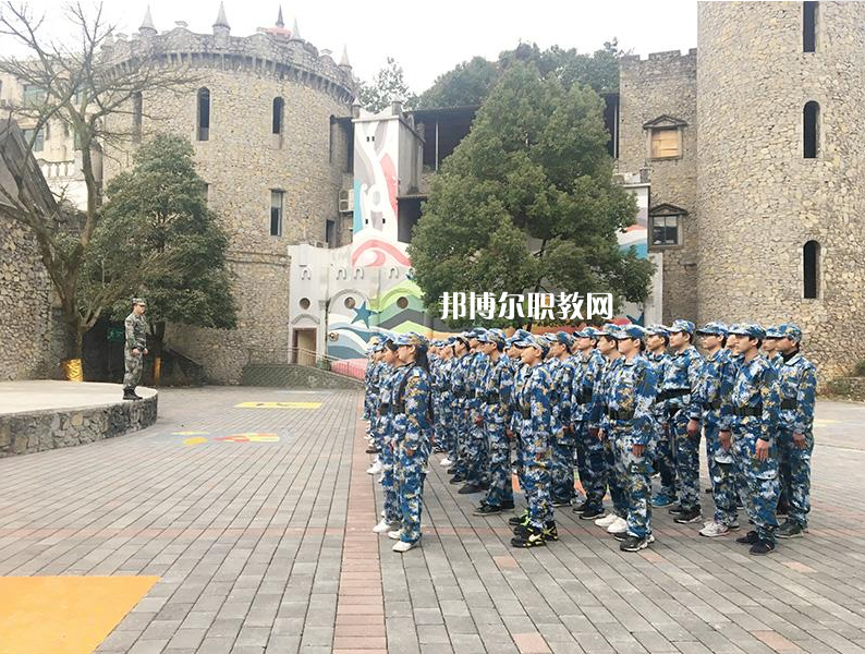 重慶渝中高級(jí)職業(yè)學(xué)校2022年學(xué)費(fèi)、收費(fèi)多少