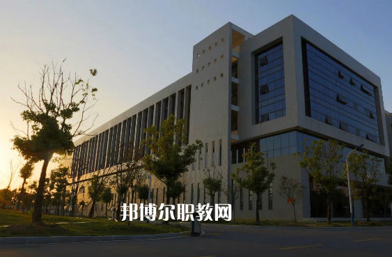 安徽阜陽技師學(xué)院2022年報名條件、招生要求、招生對象