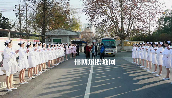 安徽淮南衛(wèi)生學(xué)校2022年報(bào)名條件、招生要求、招生對象